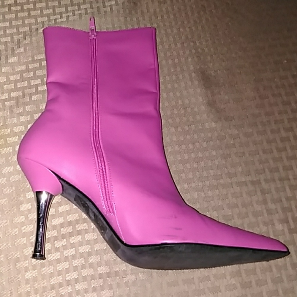 Boots - Picture 5 of 6